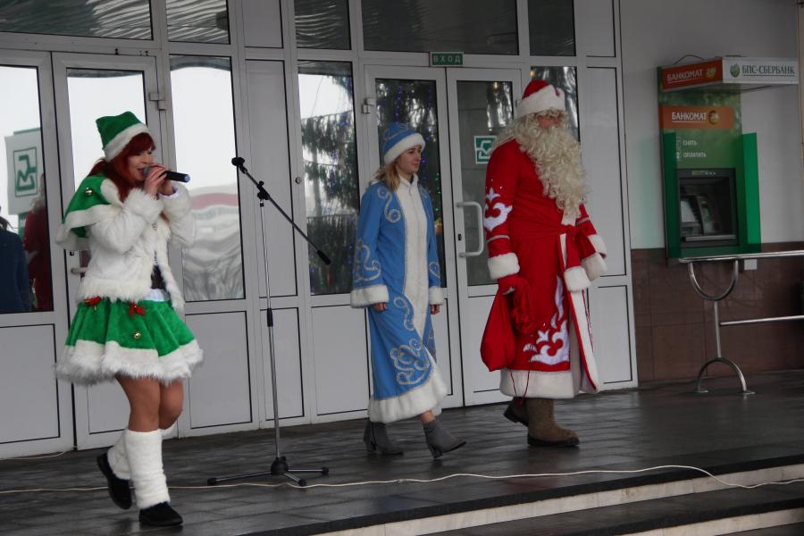 Новогоднее поздравление от Деда Мороза и Снегурочки!