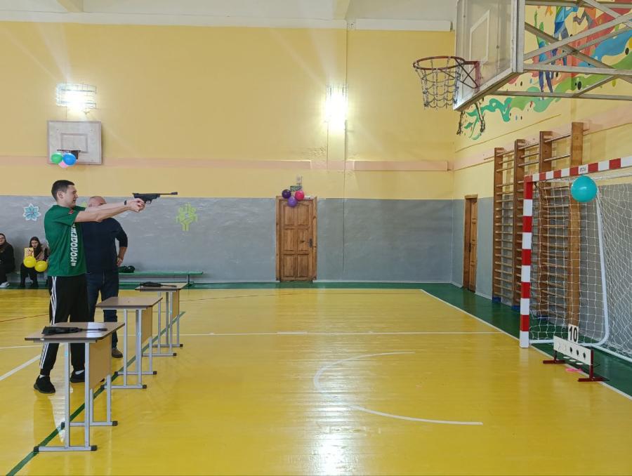 молодой